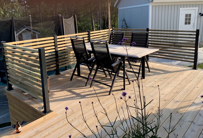 Mellanstolpe Harstena Svart 1450 mm Steel Design